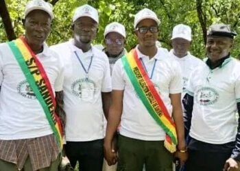 La délégation spéciale de Sandenia  a réalisés un bâtiment de 3 classe et un hangar sous fond propre.
