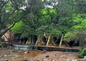 Kakimbo secteur V : Un manque criard de route et une mauvaise installation de l’EDG, les demandent l’aide du Général Mamadi Doumbouya .