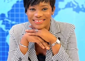 La plus jeune présentatrice de l’histoire du journal télévisé guinéen  Journaliste Écrivaine DGA de la Bibliothèque Nationale.