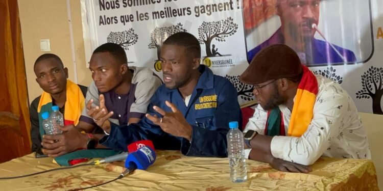 Pour mettre fin au multipartisme sauvage contre la démocratie sauvages univers Guinée    explique l&rsquo;importance de la dissolution de cette forme politique