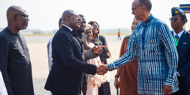 Dr David Makongo (l’inspirateur panafricain engagé et incontournable) accueille les chefs d’État africains à l’aéroport international du Ghana lors de la cérémonie de prestation de serment du président John Mahama