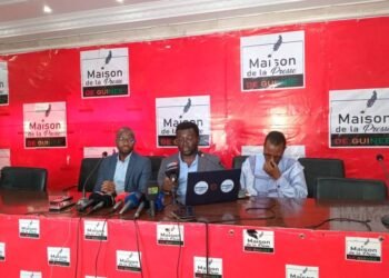 Enseignement supérieur : le groupe de 50 enseignants-chercheurs phd dénonce une discrimination salariale vis à vis de leurs collègues étrangers.