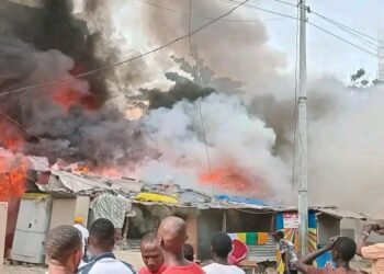 Urgent ,un incendie en cours dernière l&rsquo;hôtel kaloum.