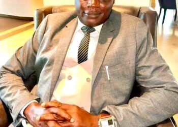 L’ENSEIGNANT GUINÉEN TRAQUÉ ENTRE INSTINCT DE SURVIE ET CONTRÔLE PERMANENT . EST-IL LE DAMNÉ DE LA TERRE ?