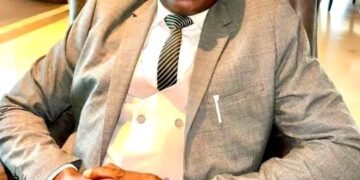 L’ENSEIGNANT GUINÉEN TRAQUÉ ENTRE INSTINCT DE SURVIE ET CONTRÔLE PERMANENT . EST-IL LE DAMNÉ DE LA TERRE ?