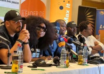 En prélude au Concert de DJENEBA DJABA ,l&rsquo;artiste ivoirien Debordo leekunfa et TiTi PROD  Face aux médias .