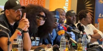 En prélude au Concert de DJENEBA DJABA ,l&rsquo;artiste ivoirien Debordo leekunfa et TiTi PROD  Face aux médias .