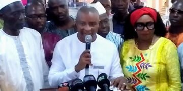 une nouvelle alliance de 53 partis politiques invite le Gl Doumbouya à se porter candidat à la présidentielle.