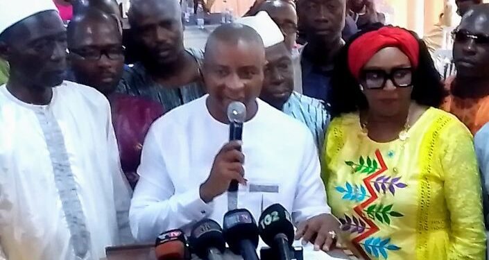 une nouvelle alliance de 53 partis politiques invite le Gl Doumbouya à se porter candidat à la présidentielle.