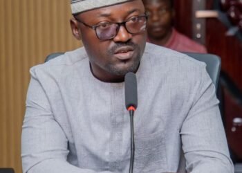*UN BONNET ROUGE SUR LES VIELLES ÉTIQUETTES*  Par M. Yatigna MANSARÉ, Président du Forum National des Jeunes des Partis Politiques*