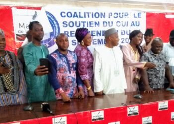 La coalition pour le soutien du Oui au Référendum, appelée CSor, milite pour encourager les gens à voter Oui.