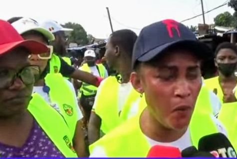 Les Gazelles du CNRD et plusieurs femmes rendent le marché de Matoto propre…