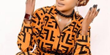 Mams Môtômôtô : une artiste guinéenne prisonnière de sa gentillesse