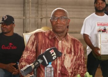 Le Premier Ministre a rencontré de jeunes membres du Mouvement MAG pour discuter de la Paix et de la nouvelle constitution.