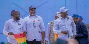 Kérouané a expressément approuvé la nouvelle constitution avec éclat et grandeur.