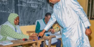 Référendum en Guinée : forte participation à Kiroti, le ministre Aboubacar Camara salue l’engagement citoyen.