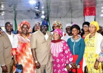 Référendum constitutionnel en Guinée : Cinq structures citoyennes lancent une synergie pour une participation massive et pacifique.