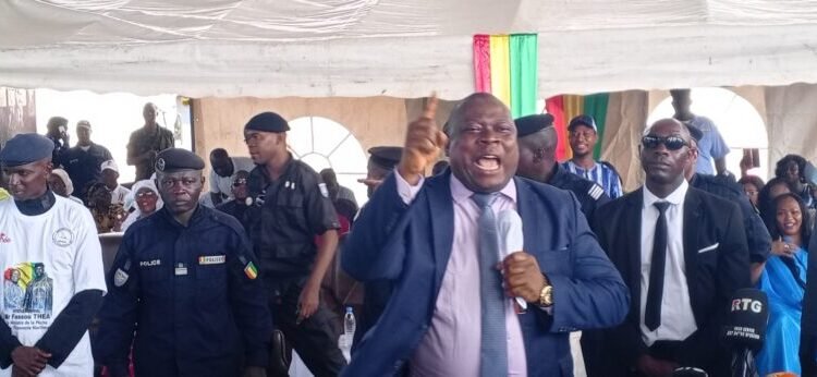 Pose de la première pierre du centre frigorifique du marché à poisson de Kènien