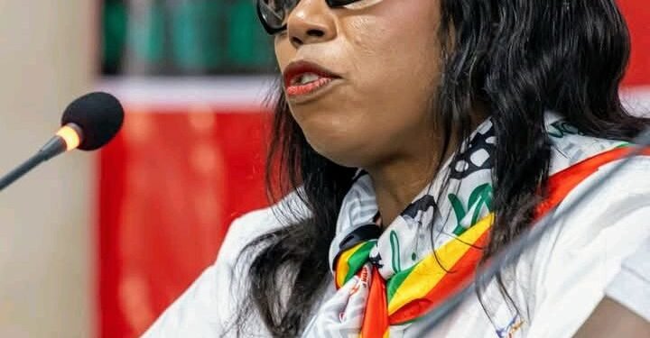 Honneur et Reconnaissance : Madame Kadjatou Doumbouya distinguée par les populations de Hafia.