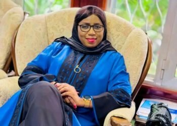 À la découverte de Madame Kanté Kadjatou Doumbouya, figure montante du leadership féminin en Guinée.