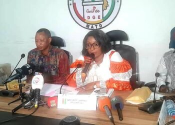 Remise de chèque à l’URTELGUI : la DGE renforce la synergie médiatique pour une présidentielle apaisée