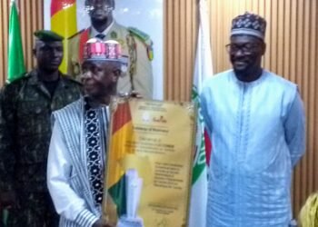 Les cadres du MATD présentent leurs vœux de Nouvel An au ministre Ibrahima Kalil Condé.