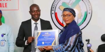 Guinée : Mme Camara Djenabou Touré honorée Par  le Prix Miroir Guinee pour l&rsquo;excellence  distinctions pour son leadership à la tête des élections.