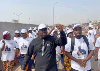 Accueil du Président Mamadi Doumbouya à l’aéroport de Conakry : Jules Doré mobilise la jeunesse de Dixinn.