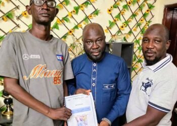 Le comité d’organisation reçu par Alpha Seny Soumah , lauréat du Prix Horizon d’Or