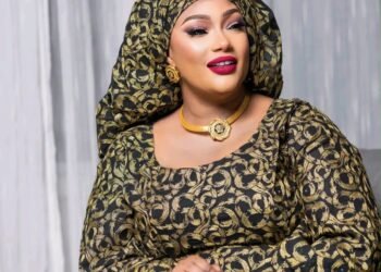 Retour sur la scène musicale guinéenne : Mamaye Sylla signe un clip exceptionnel avec « Faranaka »