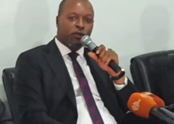 Conakry : Le ministre Aboubacar Camara présente les priorités de l’assainissement, de l’eau et des hydrocarbures.
