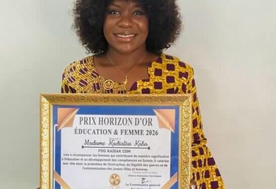 Kadiatou Kaba, journaliste et présentatrice du JT de la RTG, PDG de Kadiak .com, reçoit le Prix Horizon d’Or Femmes et Éducation