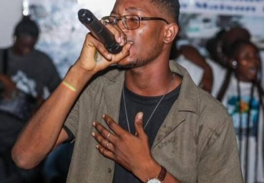 Rap guinéen : Cheicki Frais s’impose comme une révélation de la nouvelle génération.