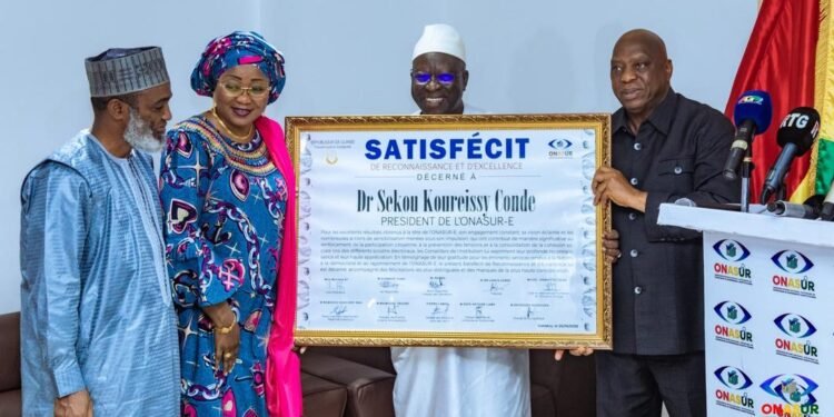 ONASUR-E : Dr Sékou Koureissy Condé honoré pour son engagement au service de la nation.