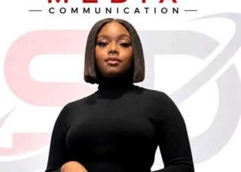 MUSIQUE : Saran Cissoko, la Guinéenne sur le toit du monde, la voix d’une industrie musicale plus juste.