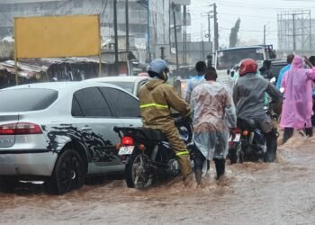 Forte pluie à Conakry : des embouteillages et des difficultés de circulation ce lundi matin.