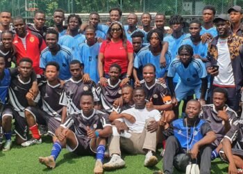 Football : Madame  Kadjatou Doumbouya lance la détection de l’équipe FC Silatigui face à l’AS Dixinn et réaffirme son engagement pour la jeunesse sportive