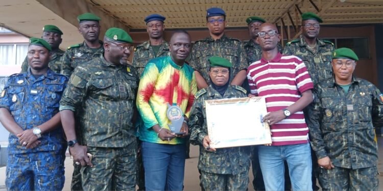 Horizon d’Or Institutionnel : la Générale Fatoumata Yarie Sylla distinguée pour son engagement à la tête de la Direction des pensions militaires et des anciens combattants.