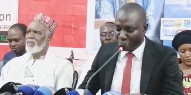 Prix Miroir Guinée de l’Excellence : Mamadou Thug honoré pour son engagement en faveur de la culture guinéenne.