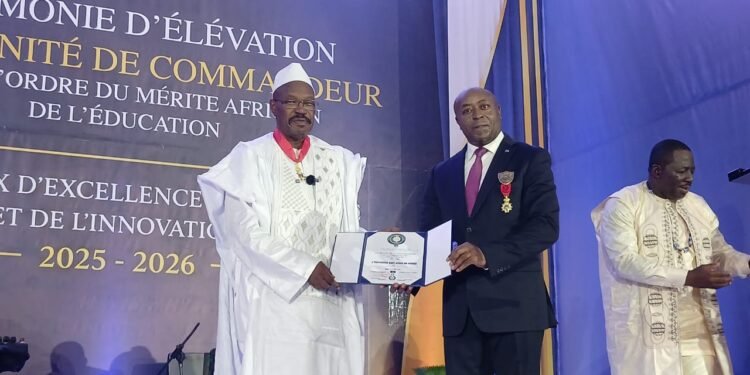 Guinée : l’Université Kofi Annan distinguée, son fondateur Dr Ousmane Kaba élevé au rang de Commandeur de l&rsquo;ordre de mérite de l’éducation africaine. 